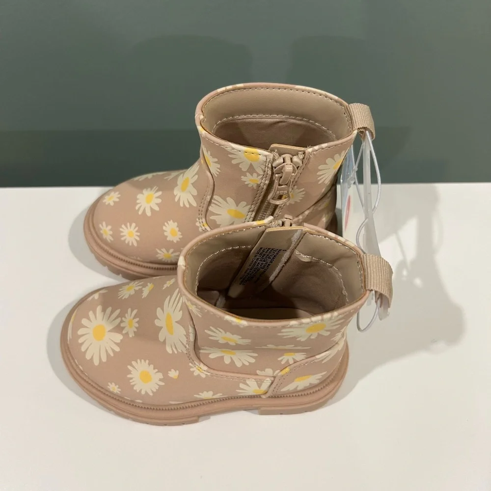✨BNWT - Cat & Jack Baby Girl Beige/Flora Boots - size 5✨